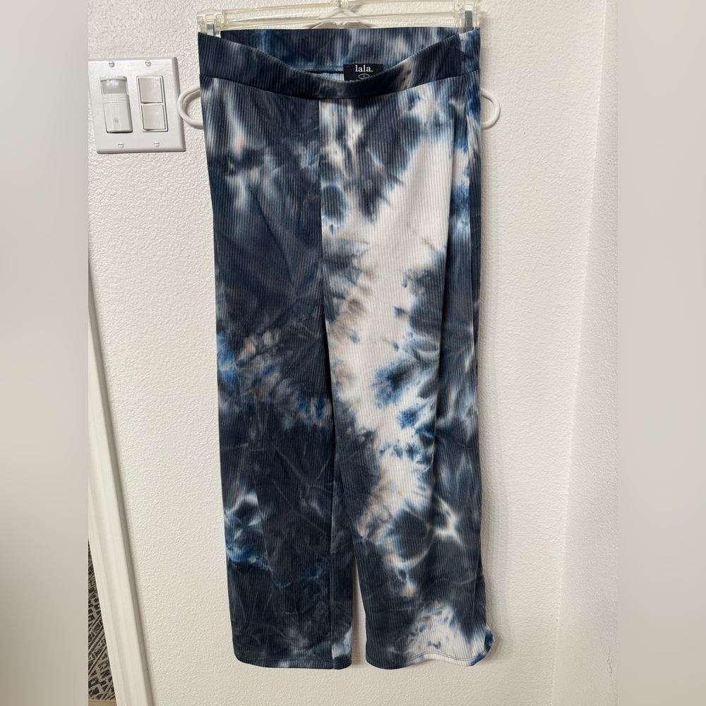 Dressed in LALA Blue Tie-Dye Cropped Pants size Small
